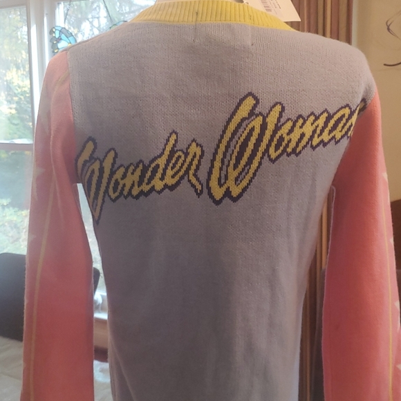 Nwt wonder woman button cardigan small - Picture 4 of 4